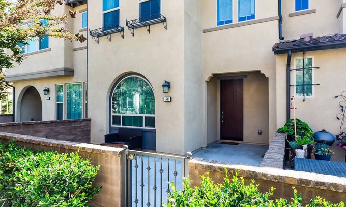 Lake Forest Condo | Forest Vista on Prominence