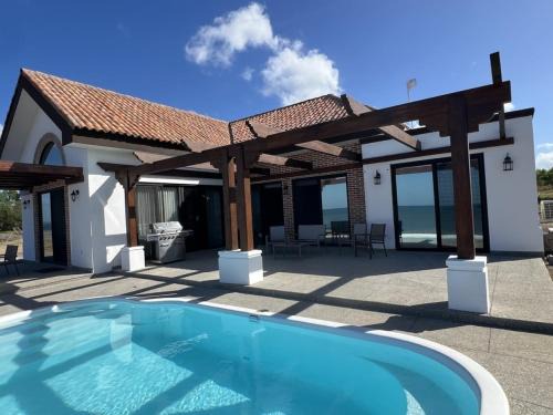 San Diego House | Forever Sunsets, Beachfront 3BR with Private Pool