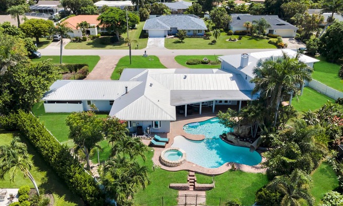 McGregor House | Fort Myers Gulf Access Luxury Getaway – Private Pool, Waterslide, Dock & More