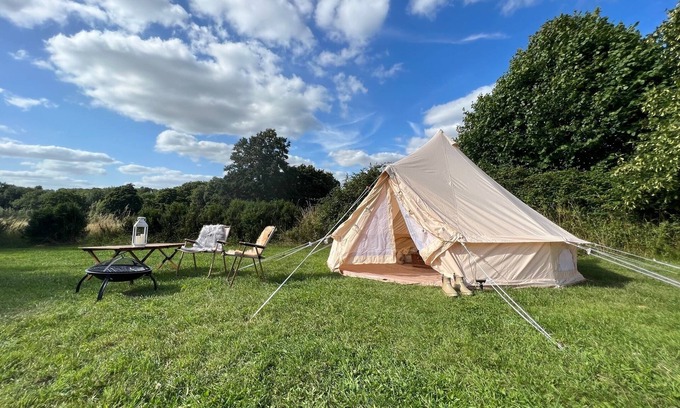 Moreton-in-Marsh RV Rental | Fossewold Camping Bell Tent 4 of 4