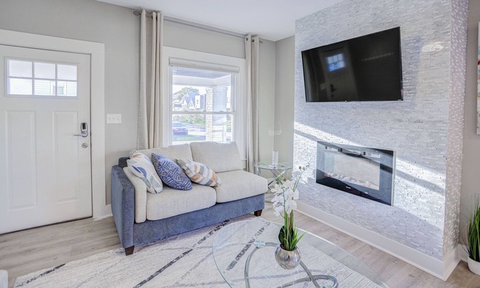 Indianapolis House | Fountain Gem: Your Urban Oasis