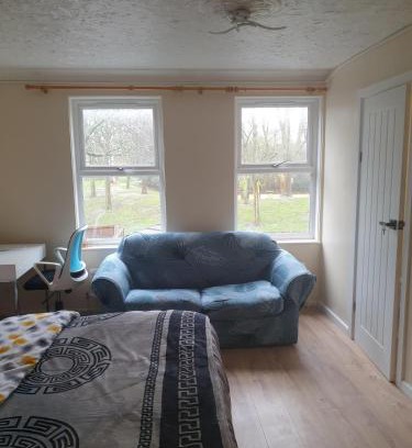 Abbey Wood Apartment | Four Large Double With Ensuites