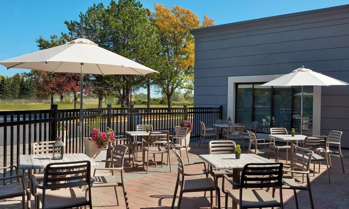 Hamilton Hotel | Four Points by Sheraton Hamilton - Stoney Creek
