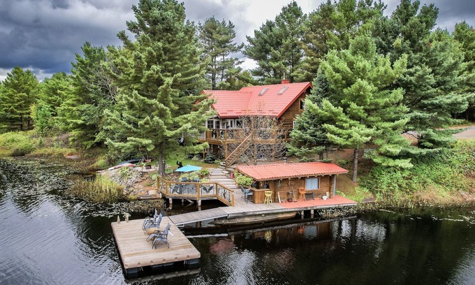 McDougall Cottage | Four Season Muskoka Log House at the Lake - Sauna with a Tea Room