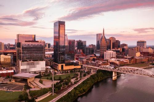Sobro Hotel | Four Seasons Hotel Nashville