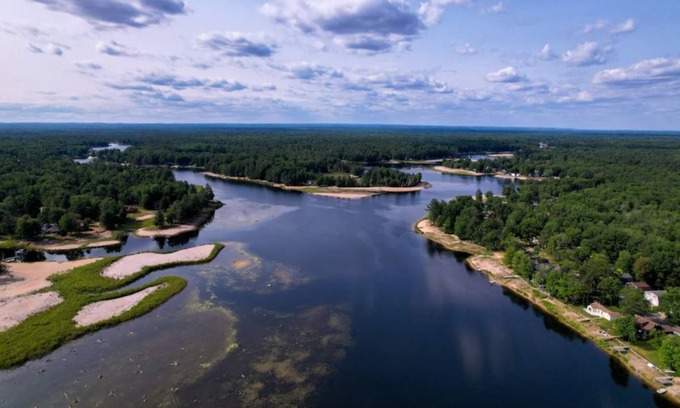Gladwin House | Four Seasons Retreat, Sleeps 10