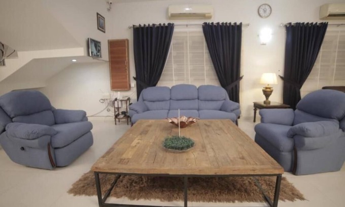 D.H.A. Hotel | Four Square by WI