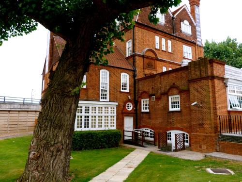 Custom House Hotel | Fox Connaught London ExCel