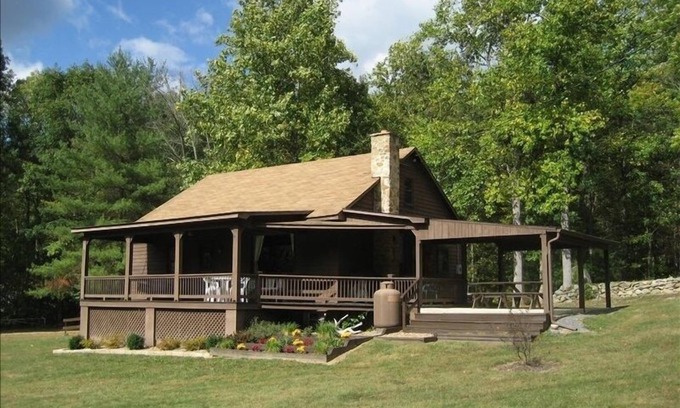 Luray Cabin | Fox Den Cabin-Secluded Mountain Getaway Near Shenandoah National Park