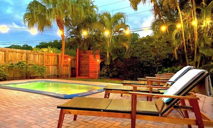 Croissant Park Villa | Fox Island- Spa, Garden-Downtown & Beach