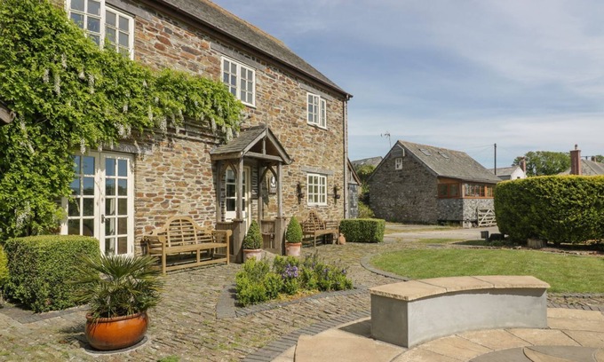 Gorran Cottage | FOXES DEN, pet friendly, with a garden in Gorran Haven