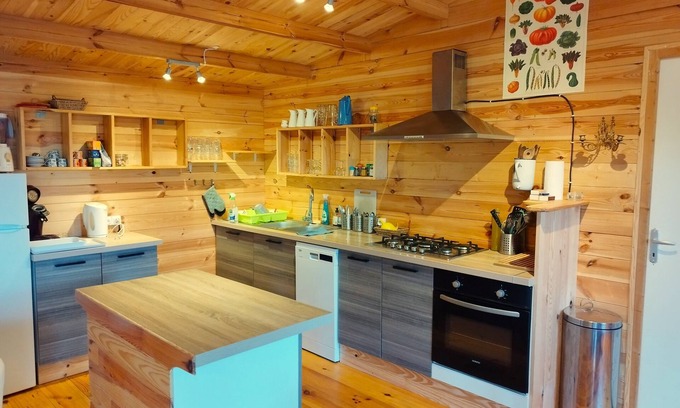Lanobre Ski Chalet | Gîte à la ferme de la Luciole