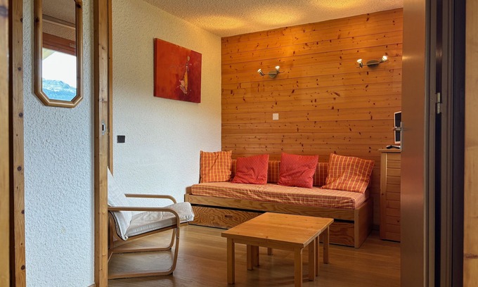 Bellentre Apartment | 3-room duplex with loft, 6 people, ski-in/out, close to amenities