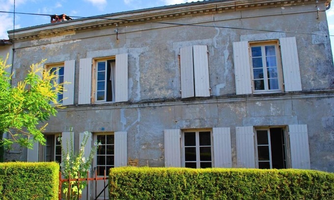 Saint-Hilaire-de-Villefranche House | 2-10 pers - House with character XVIII 180 m2 in 45 km of beachesHouse with character
