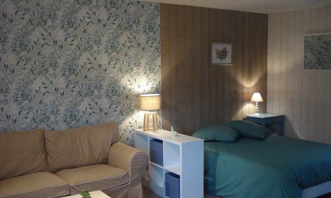 Saint-Sylvestre-de-Cormeilles House | Tara, guest studio in the countryside with kitchenette