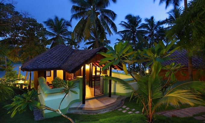 Paravur Resort | Fragrant Nature Backwater Resort & Ayurveda Spa