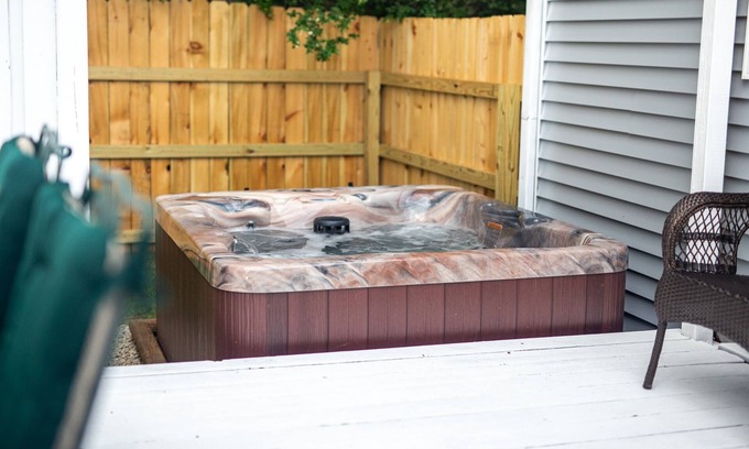 Birch Run Township House | Frankenmuth XMAS Wonderland! | HotTub OPEN| PetsOK