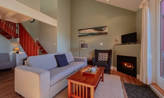 Tofino Condo | Fred Tibbs #20 I Ocean View I Downtown I Fireplace