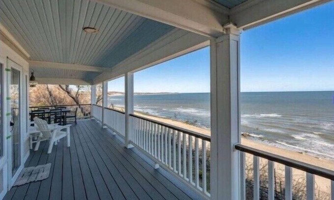 Sagamore Beach House | FREE Activities Everyday! New Listing-4BD Oceanfront Beach House-A/C, Panoramic Views of Cape Cod Bay