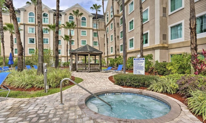Florida Central Atlantic Coast Apartment | Free Parking Disney Shuttle