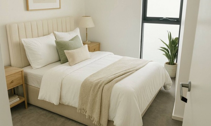 Melrose Park Apartment | FREE Parking Modern 2 bedroom Apt for Family and busiess