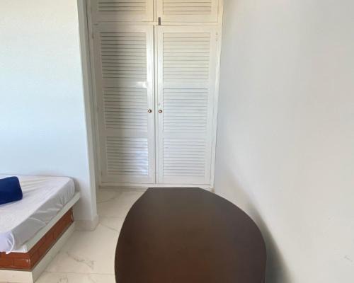 Ubu House | FRENTE MAR CASTELHANOS Casa Recanto Azul 7 Suítes Lazer Completo e Conforto recém reformada para Até 25 Pessoas Ideal para reunir Famílias e Amigos