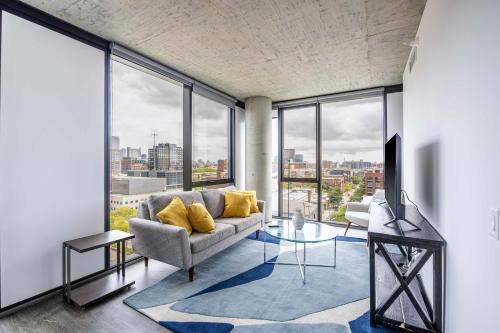 West Loop Apartment | Freshly Minted 2BR - Elegance & Comfort in Central Chicago