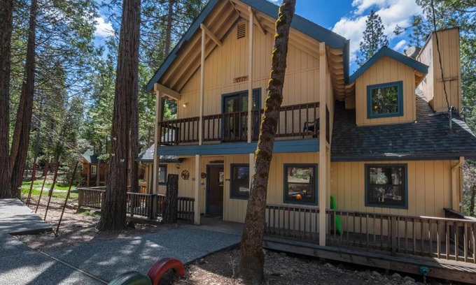 North Wawona House | Friends Lodge