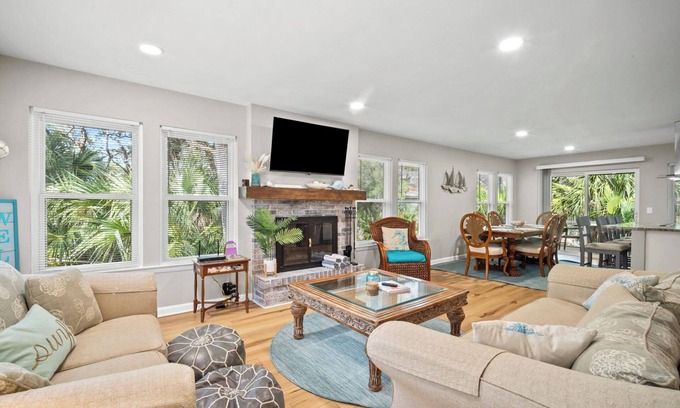 Blue Heron Lake House | Frippin Graytful, Golf Cart Included, Pet Friendly - 120 Sea Otter