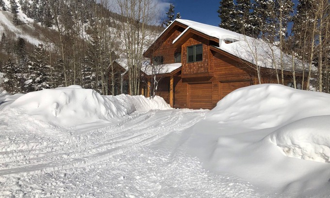 The Reserve House | Frisco Cedar Cabin. Private 4 bedroom home in Frisco. Sleeps 10, private hot tub, private garage, WIFI.