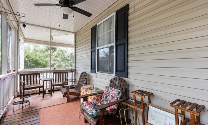 Spartanburg Apartment | Front Porch 2 Living Rooms Sleeps 8