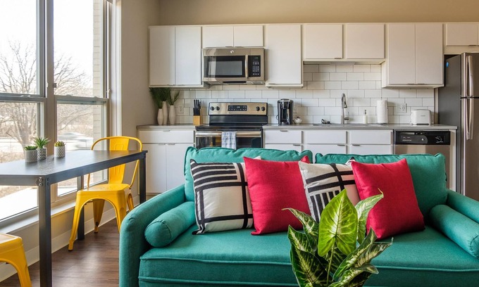 Ames Apartment | Frontdesk | Stylish 1BR Apt Near Theater
