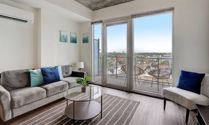 Lower East Side Apartment | Frontdesk | Sunny Studio Apt near East Town