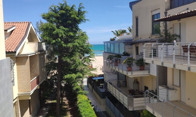 Roseto degli Abruzzi Apartment | Fronte Mare Moderno e ben Arredato