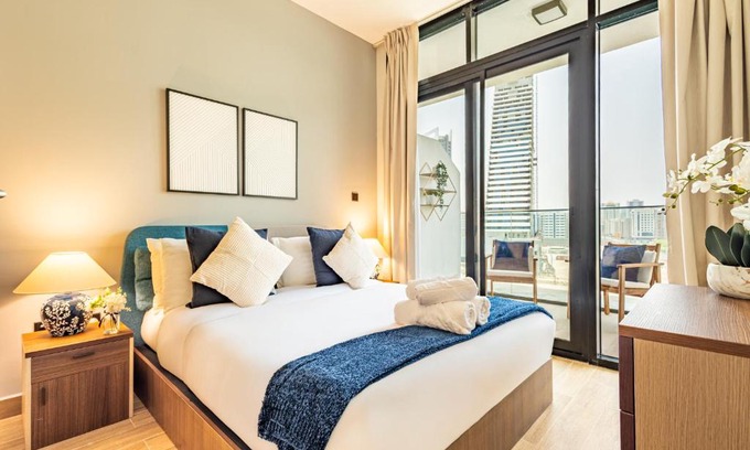 Abu Dhabi Apartment | Full Canal Views - 5 min walk from ADGM, Cleveland & Galleria - Ideal for Corporate Guests & Business Professionals - Huge Balcony