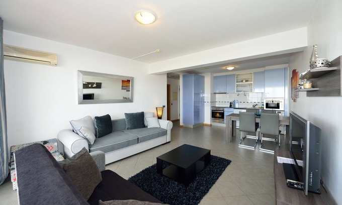 Praia da Rocha Apartment | Fully Air Conditioned Luxury 9th Floor Apartment with Balcony & Ocean Views