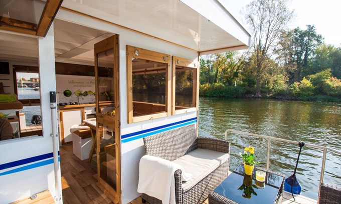 Priepert Boat Rental | Fully-Equipped Boat 'Lisa' with Terraces