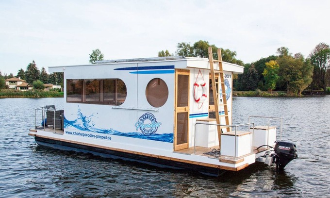 Priepert Boat Rental | Fully-Equipped Boat 'Lisa' with Terraces