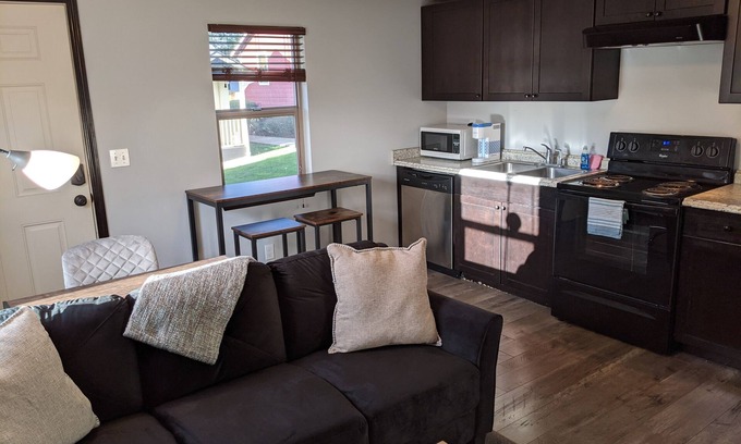 Bremerton House | Fully Equipped Cozy 1 bedroom House in Bremerton