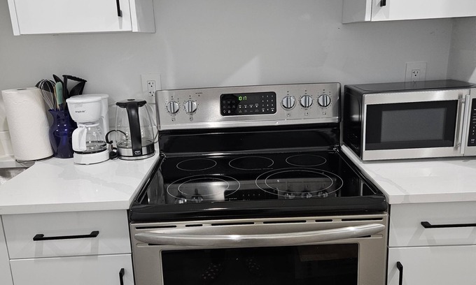 Northwest Edmonton House | Fully furnished 1 bd cosy basement suite in the center of the city.