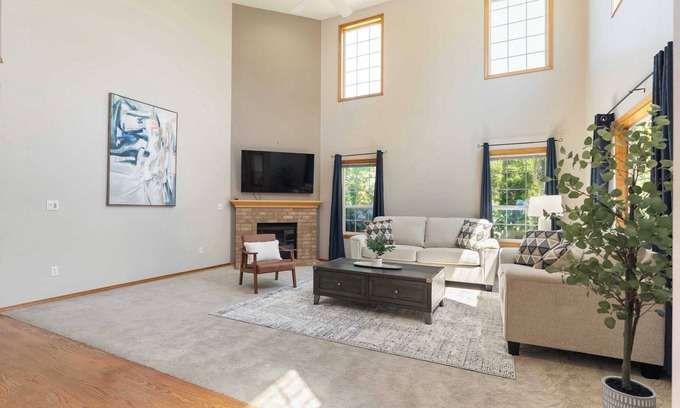 Mill Plain House | Fully furnished 4BR Home|Study Room|Mainfloor Bedroom|Garage Access #42180