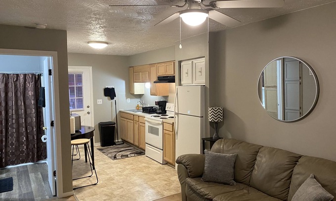 Bluewell Apartment | Fully Furnished Executive Rental 1-Bed 1-Bath Pets Allowed