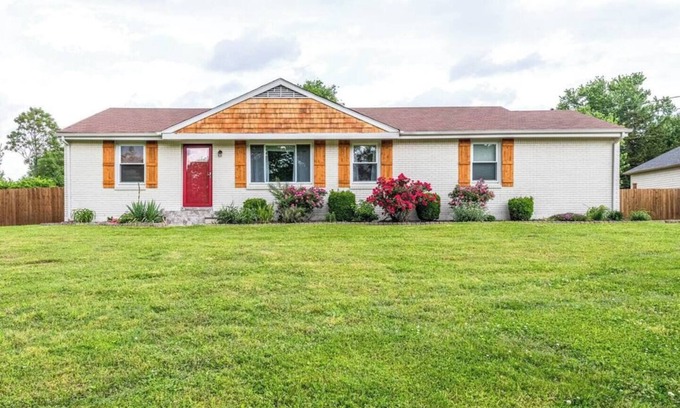 Nashville-Davidson House | Fully Furnished home on 3/4 of an acre .Centrally located to Nashville and the airport