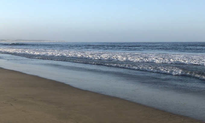 El Granada House | Fully furnished modern beach home in Miramar – just steps away from the ocean!