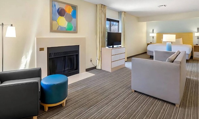 Sharonville Apartment | Fully Furnished Studio | MTM | All-Inclusive