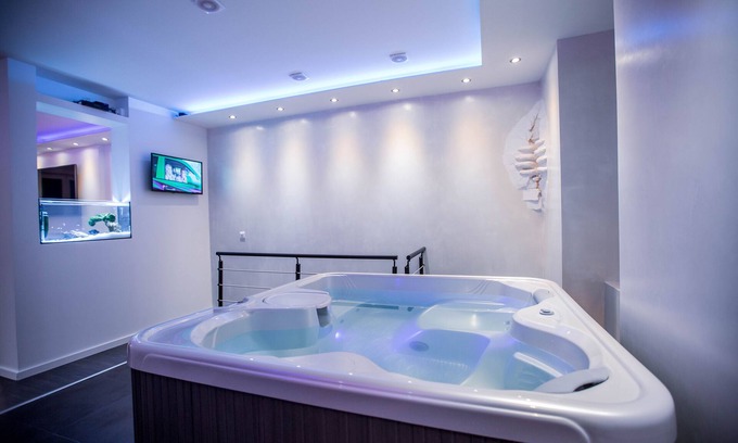Colmar Centre Ville Apartment | Fully privatized apartment with jacuzzi and steam shower