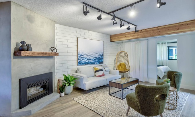 Downtown Kelowna Condo | Fully renovated 2 storey, 3 bed suite + patio oasis- In the heart of Downtown