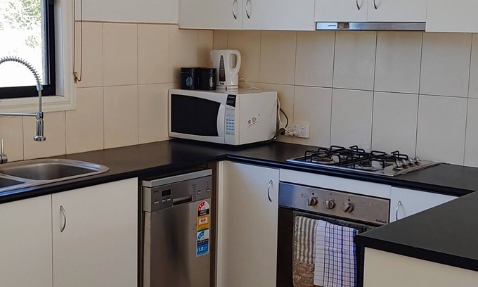 Frankston House | Fully Renovated 3 Bedroom House 500m From Hospital