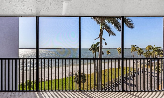 Biggar Condo | Fully Renovated, Resort Corner Condo in Sanibel Harbour Tower with Private Beach