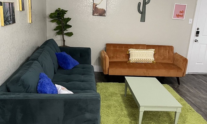 South Arlington Apartment | Fun for everyone that's walking distance to AT&T Stadium and Globe Life Field.